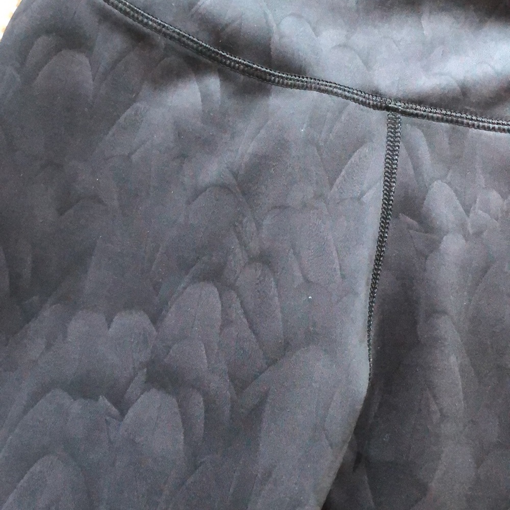 The Constant Leggings in Feather Print